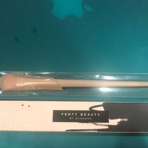 Fenty Beauty by Rihanna All-Over Eyeshadow Brush
